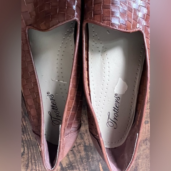 Trotters "Liz" Weaved Leather Slip-on Loafers in Brown - Picture 6 of 6